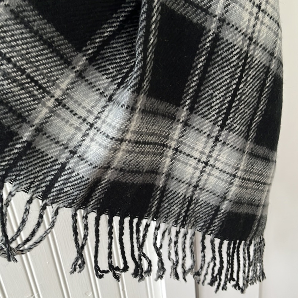 Scarf - Picture 3 of 4